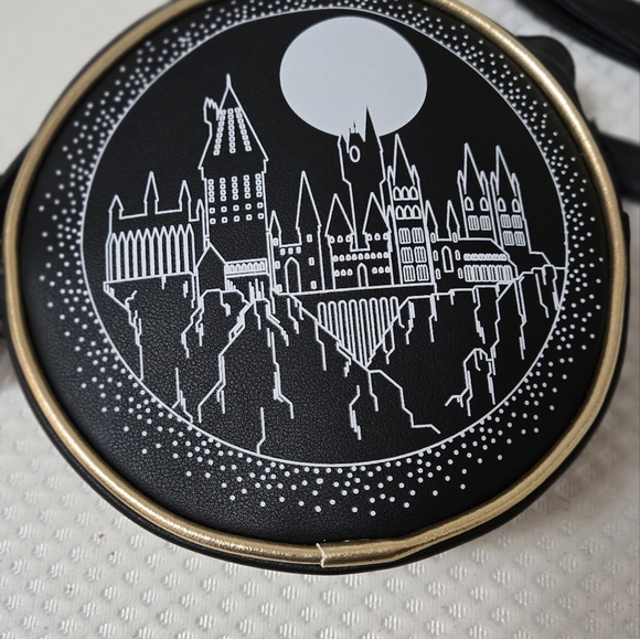 Harry Potter Hogwarts Glow in the Dark Purse NWT - Picture 2 of 4